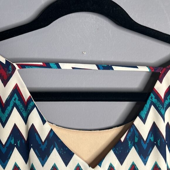 Speechless Green and Red Zigzag Print Roll Tab Sleeve Dress Size Medium - Picture 6 of 10